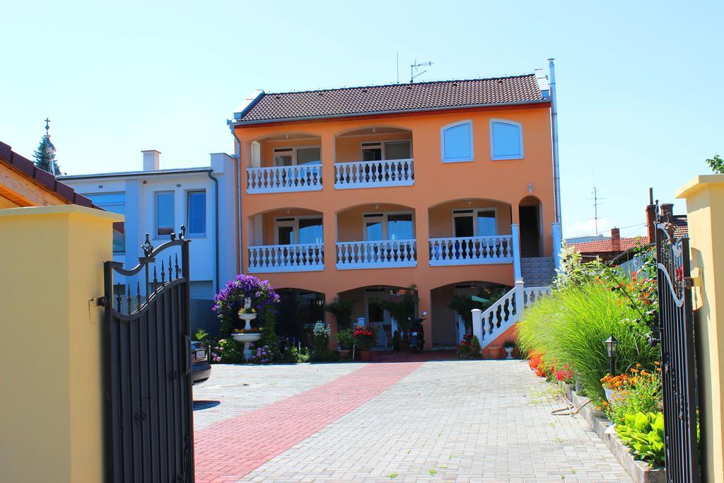 Studio Florida Štúrovo Esterno foto